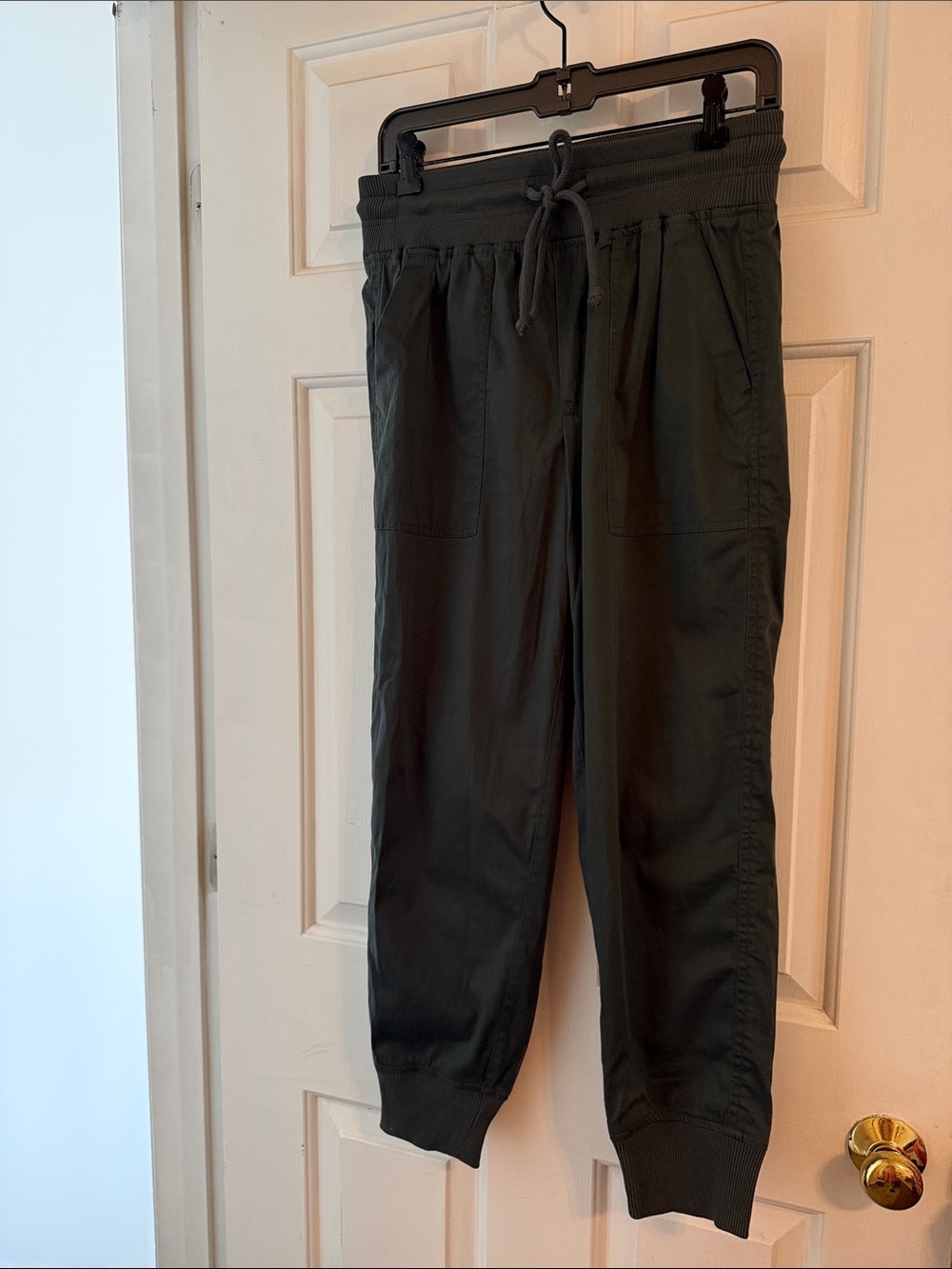 Women’s Lou & Grey Green Joggers, size Small